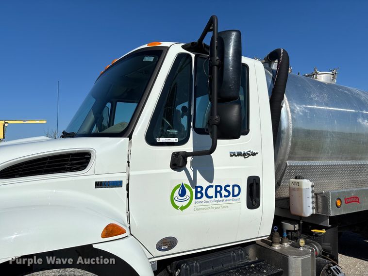 image for item FC5680 2014 International 4300 vacuum truck