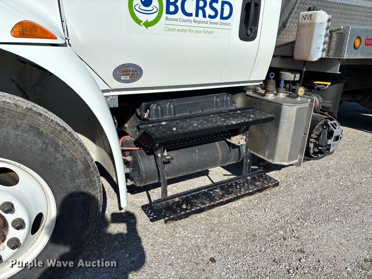 image for item FC5680 2014 International 4300 vacuum truck