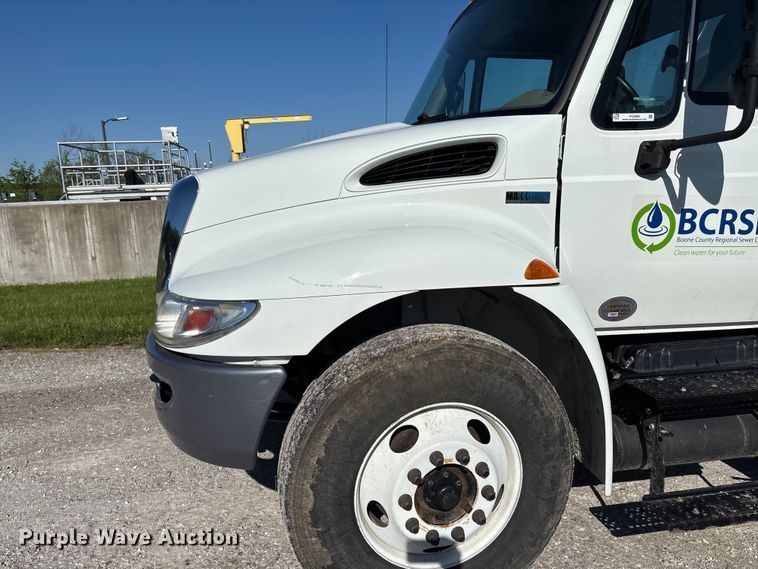 image for item FC5680 2014 International 4300 vacuum truck