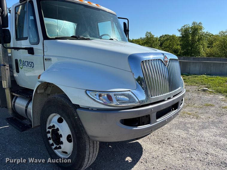 image for item FC5680 2014 International 4300 vacuum truck