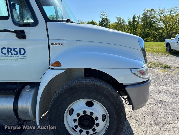 image for item FC5680 2014 International 4300 vacuum truck