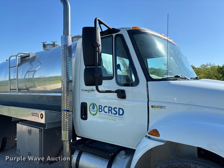 image for item FC5680 2014 International 4300 vacuum truck