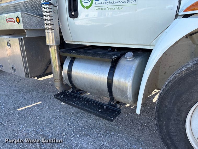 image for item FC5680 2014 International 4300 vacuum truck