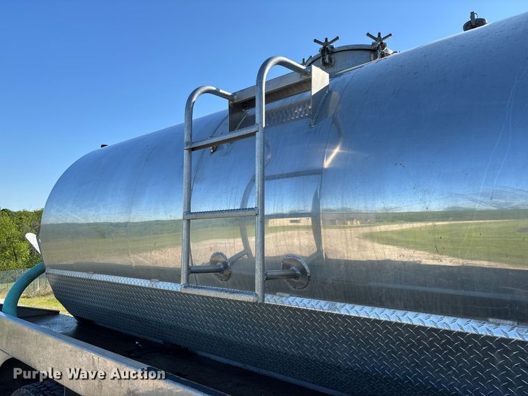 image for item FC5680 2014 International 4300 vacuum truck