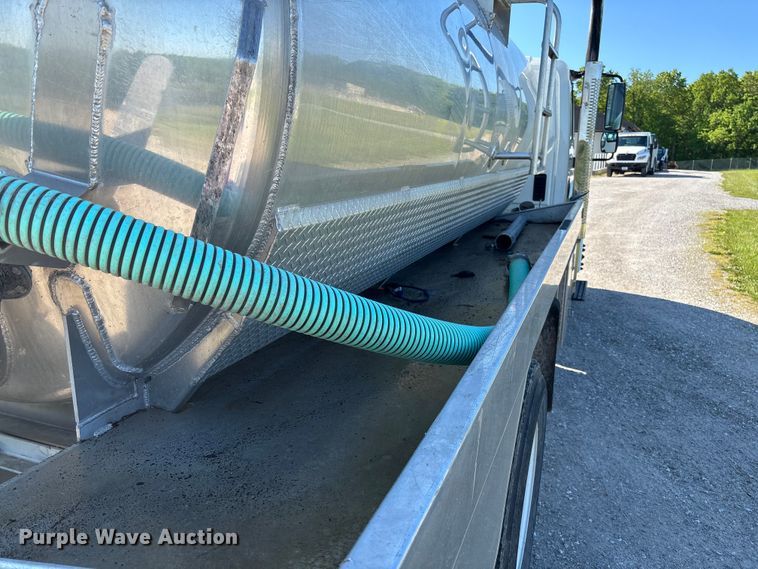 image for item FC5680 2014 International 4300 vacuum truck