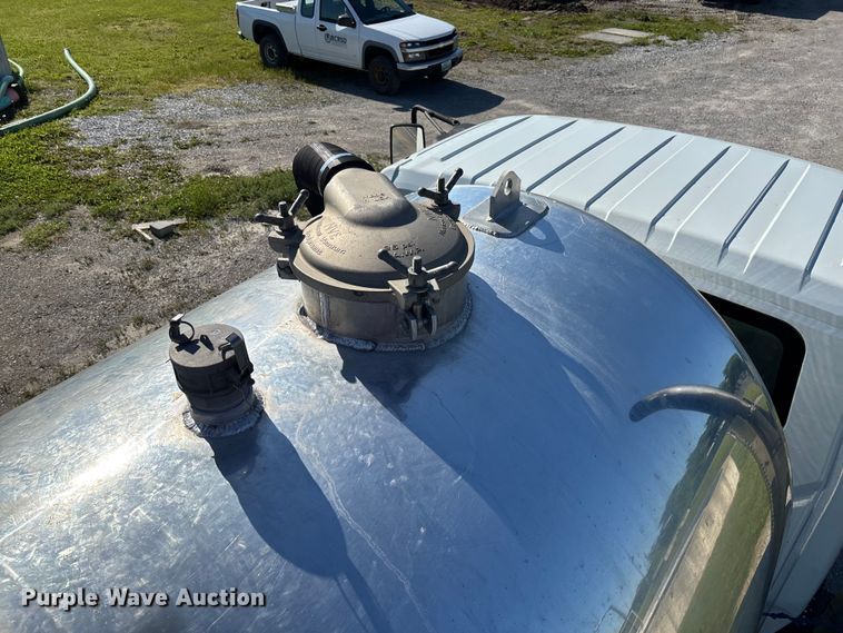 image for item FC5680 2014 International 4300 vacuum truck
