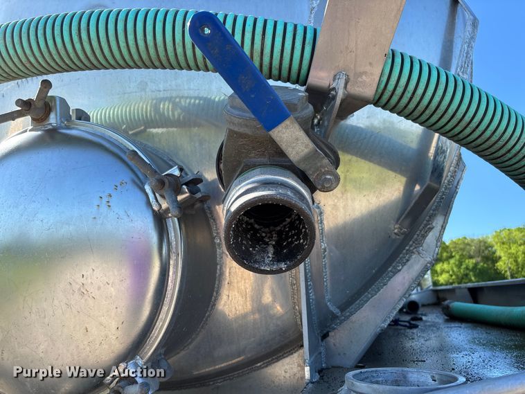 image for item FC5680 2014 International 4300 vacuum truck