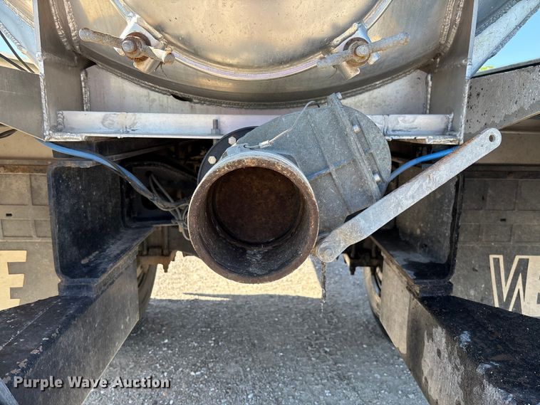 image for item FC5680 2014 International 4300 vacuum truck