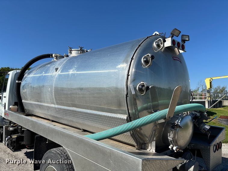 image for item FC5680 2014 International 4300 vacuum truck