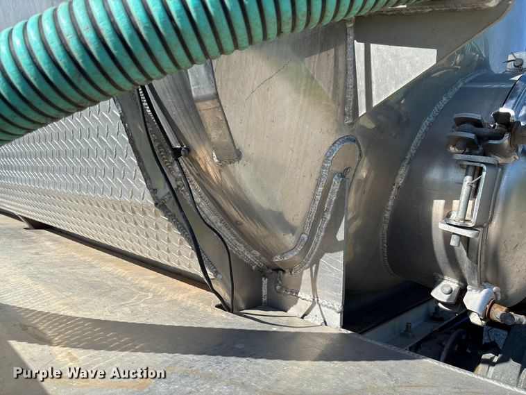 image for item FC5680 2014 International 4300 vacuum truck
