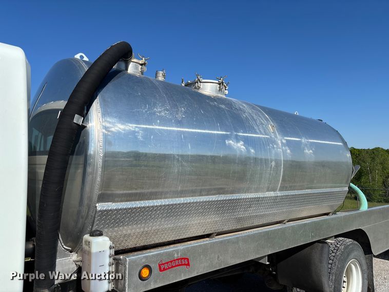 image for item FC5680 2014 International 4300 vacuum truck