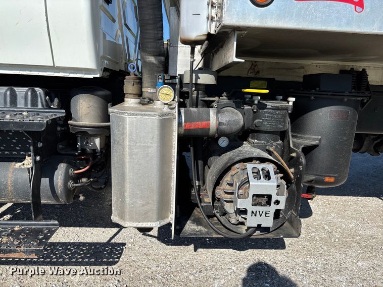 image for item FC5680 2014 International 4300 vacuum truck