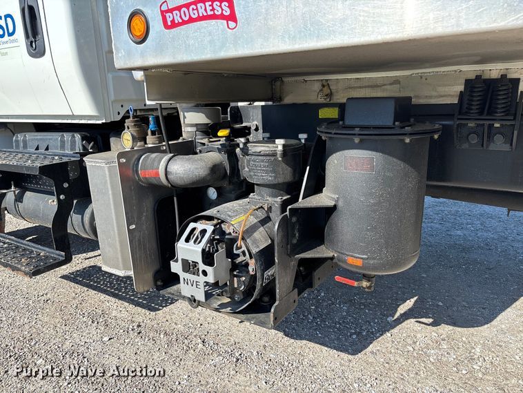 image for item FC5680 2014 International 4300 vacuum truck