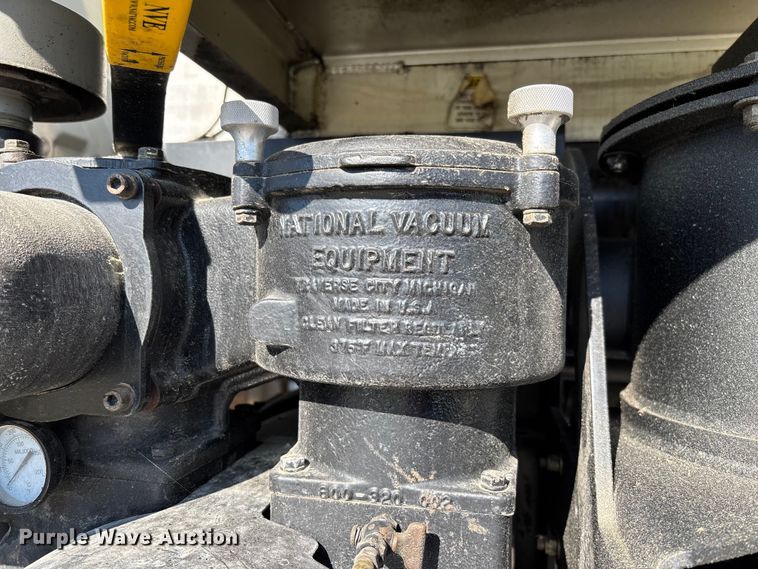 image for item FC5680 2014 International 4300 vacuum truck