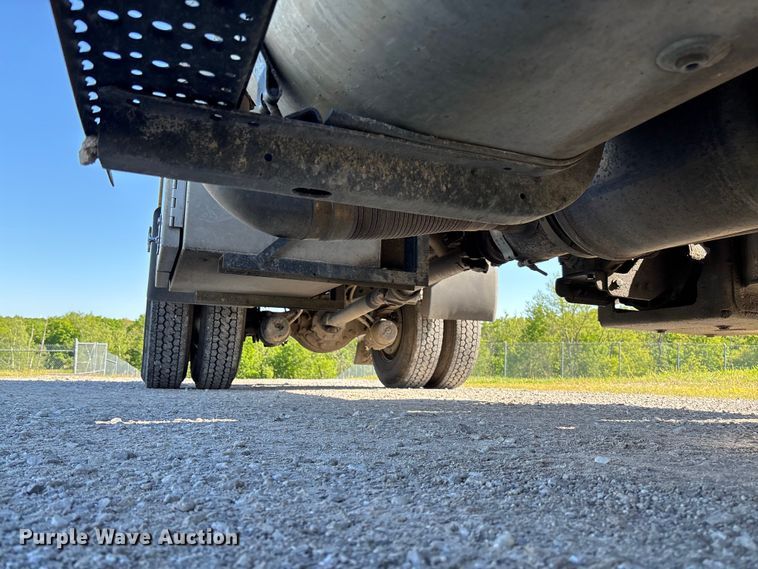 image for item FC5680 2014 International 4300 vacuum truck