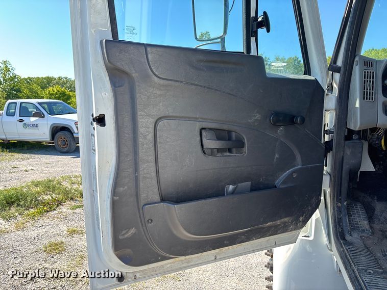 image for item FC5680 2014 International 4300 vacuum truck