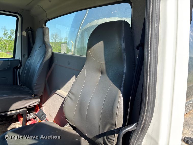 image for item FC5680 2014 International 4300 vacuum truck