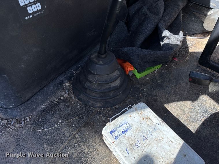 image for item FC5680 2014 International 4300 vacuum truck