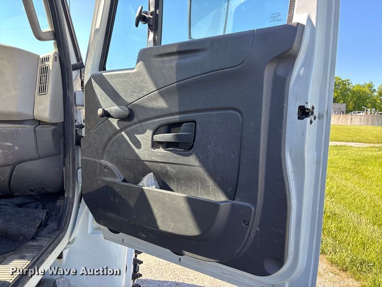 image for item FC5680 2014 International 4300 vacuum truck