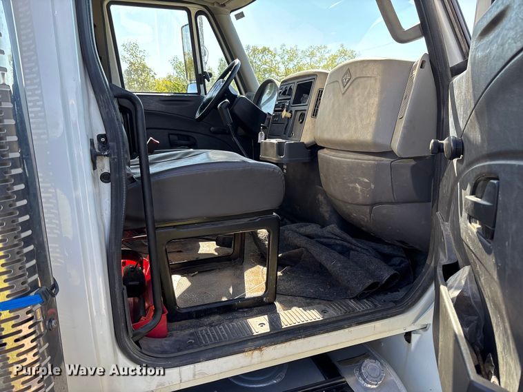 image for item FC5680 2014 International 4300 vacuum truck