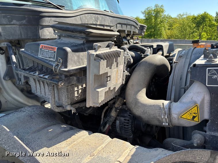 image for item FC5680 2014 International 4300 vacuum truck