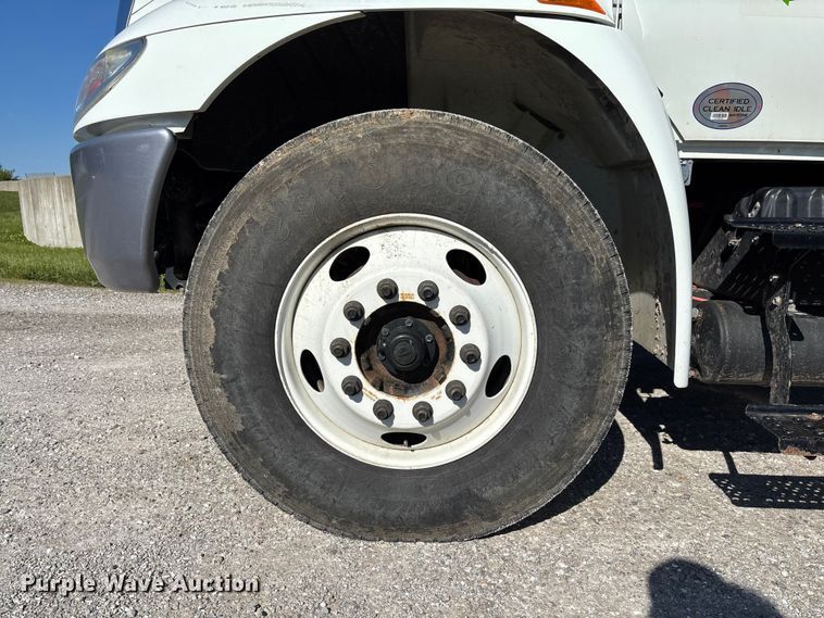 image for item FC5680 2014 International 4300 vacuum truck