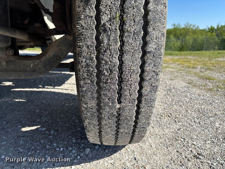 image for item FC5680 2014 International 4300 vacuum truck