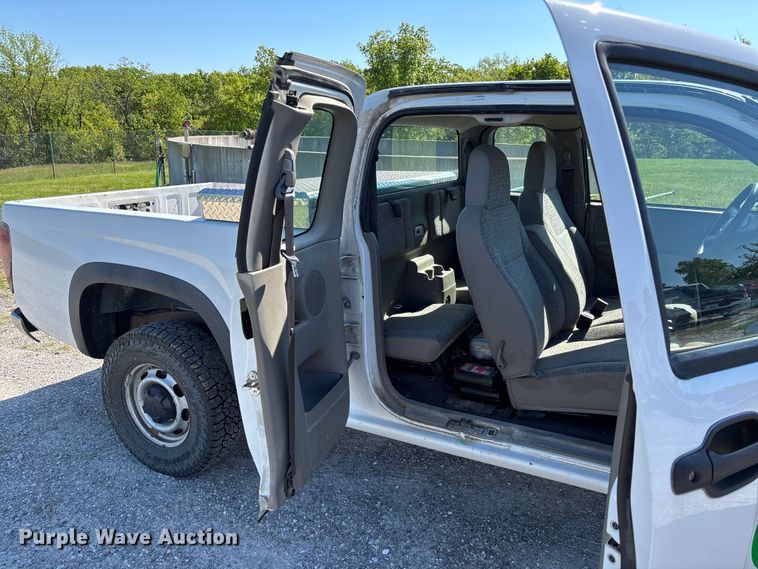 image for item FC5681 2008 Chevrolet Colorado Ext. Cab pickup truck