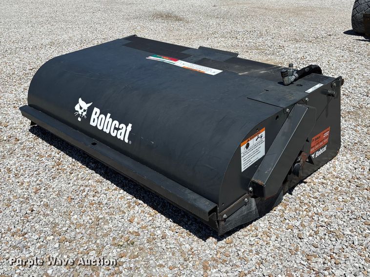 image for item FC5683 2014 Bobcat 72 sweeper skid steer sweeper