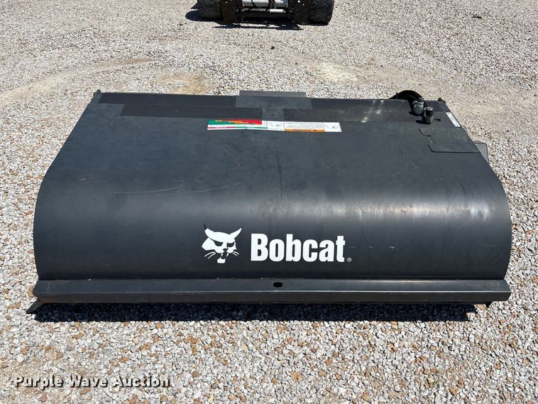 image for item FC5683 2014 Bobcat 72 sweeper skid steer sweeper