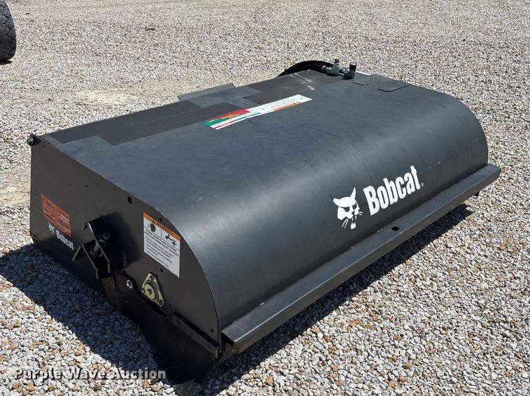 image for item FC5683 2014 Bobcat 72 sweeper skid steer sweeper