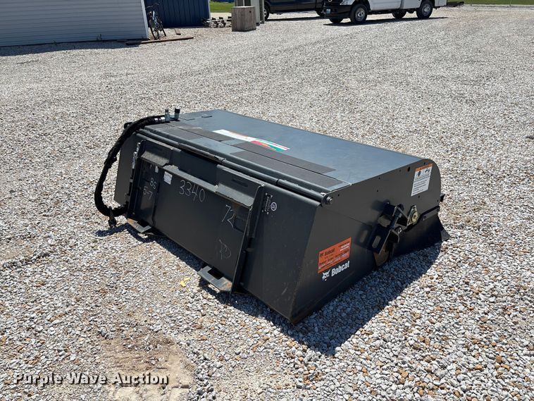 image for item FC5683 2014 Bobcat 72 sweeper skid steer sweeper