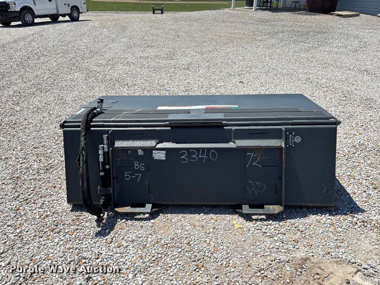 image for item FC5683 2014 Bobcat 72 sweeper skid steer sweeper