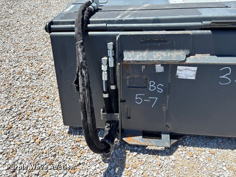image for item FC5683 2014 Bobcat 72 sweeper skid steer sweeper