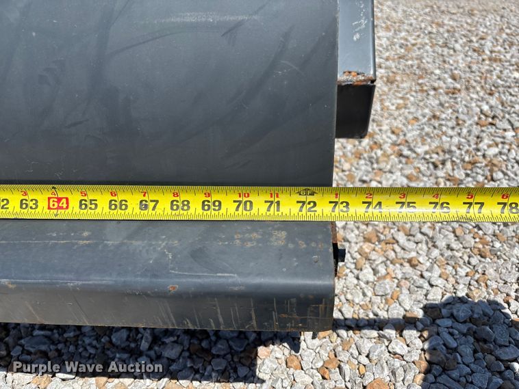 image for item FC5683 2014 Bobcat 72 sweeper skid steer sweeper