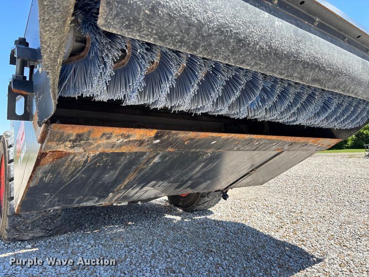 image for item FC5683 2014 Bobcat 72 sweeper skid steer sweeper