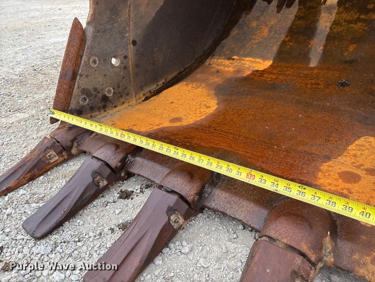 image for item FC5698 2013 John Deere 210G excavator