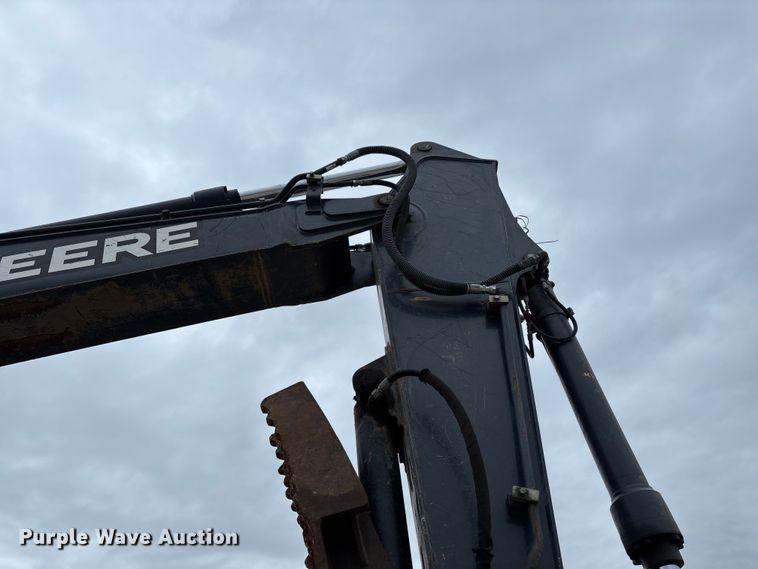 image for item FC5698 2013 John Deere 210G excavator