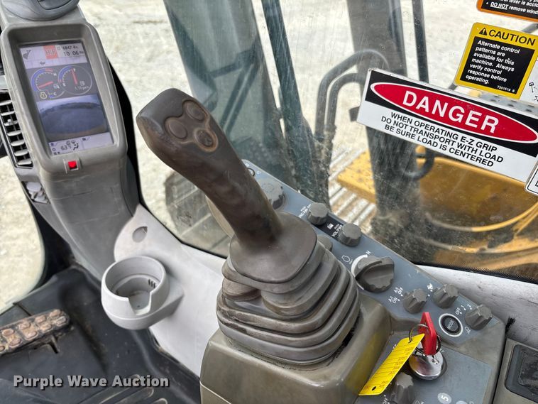 image for item FC5698 2013 John Deere 210G excavator
