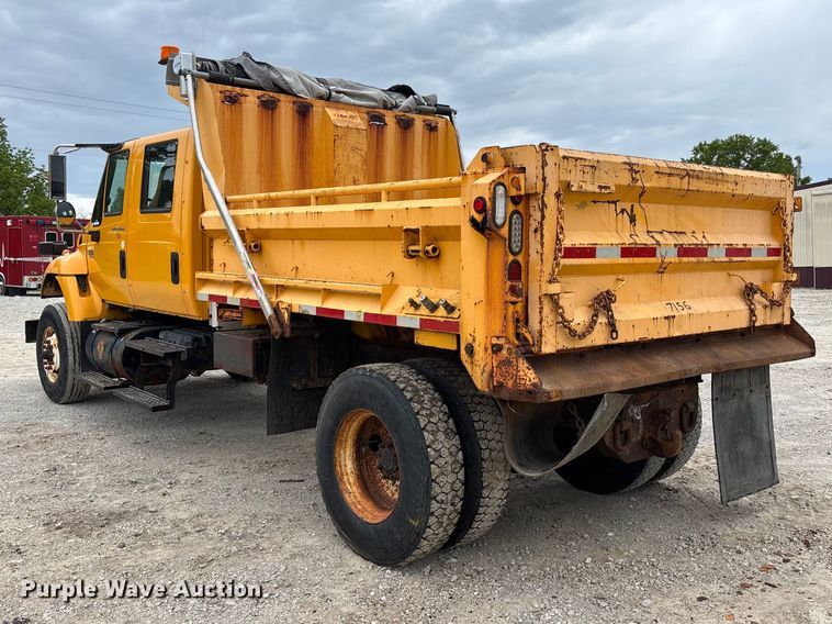 image for item FC5699 2004 International 7400 Crew Cab dump truck