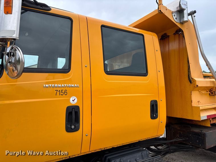 image for item FC5699 2004 International 7400 Crew Cab dump truck