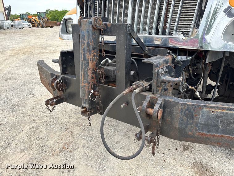 image for item FC5699 2004 International 7400 Crew Cab dump truck