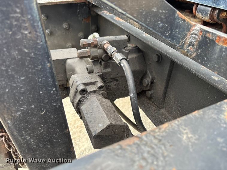 image for item FC5699 2004 International 7400 Crew Cab dump truck