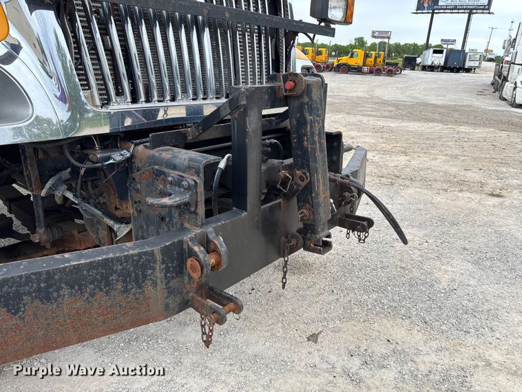image for item FC5699 2004 International 7400 Crew Cab dump truck