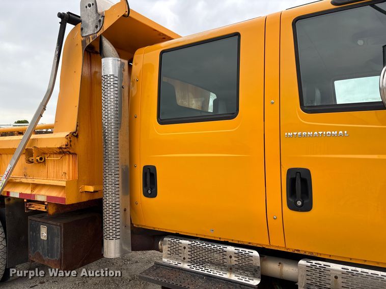 image for item FC5699 2004 International 7400 Crew Cab dump truck