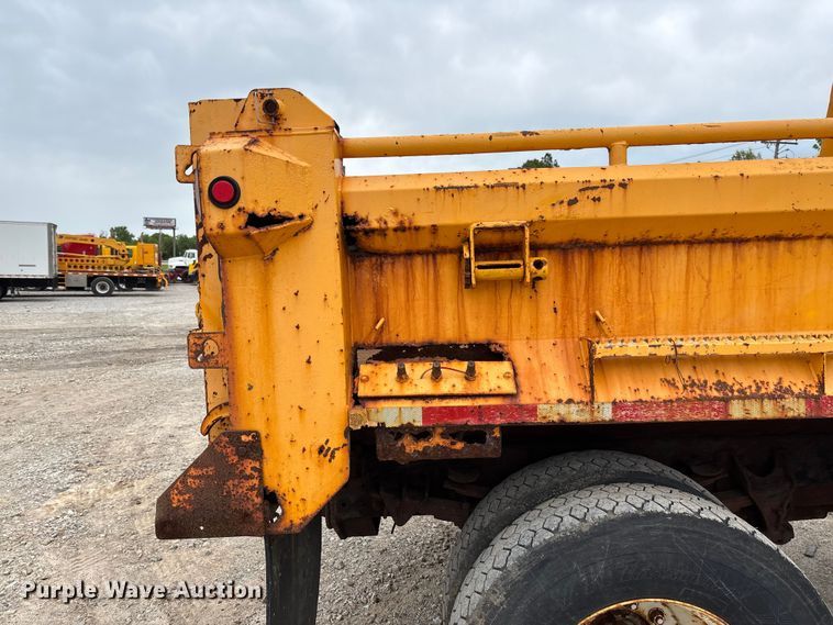 image for item FC5699 2004 International 7400 Crew Cab dump truck