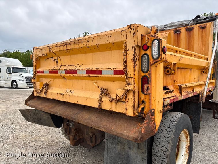 image for item FC5699 2004 International 7400 Crew Cab dump truck
