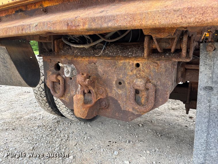 image for item FC5699 2004 International 7400 Crew Cab dump truck
