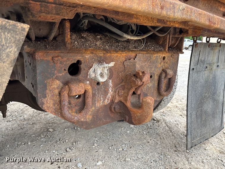 image for item FC5699 2004 International 7400 Crew Cab dump truck