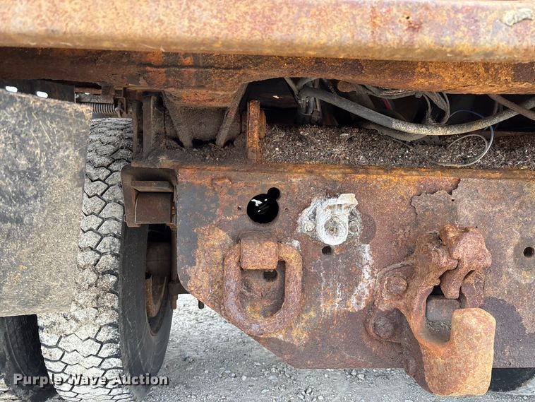 image for item FC5699 2004 International 7400 Crew Cab dump truck